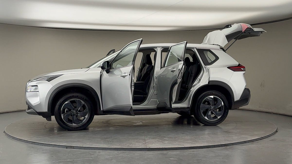 More views of Nissan X-Trail