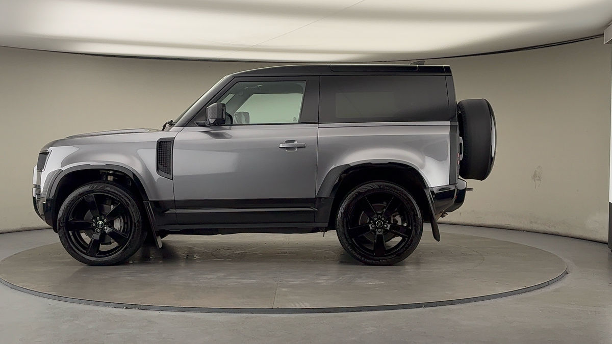 Land Rover Defender 90 Image 15