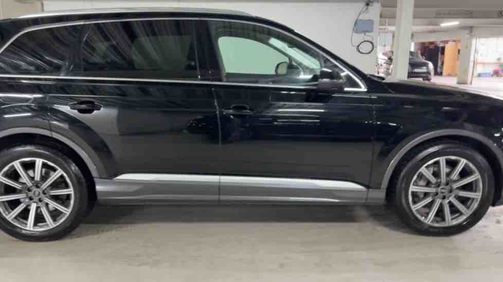More views of Audi Q7