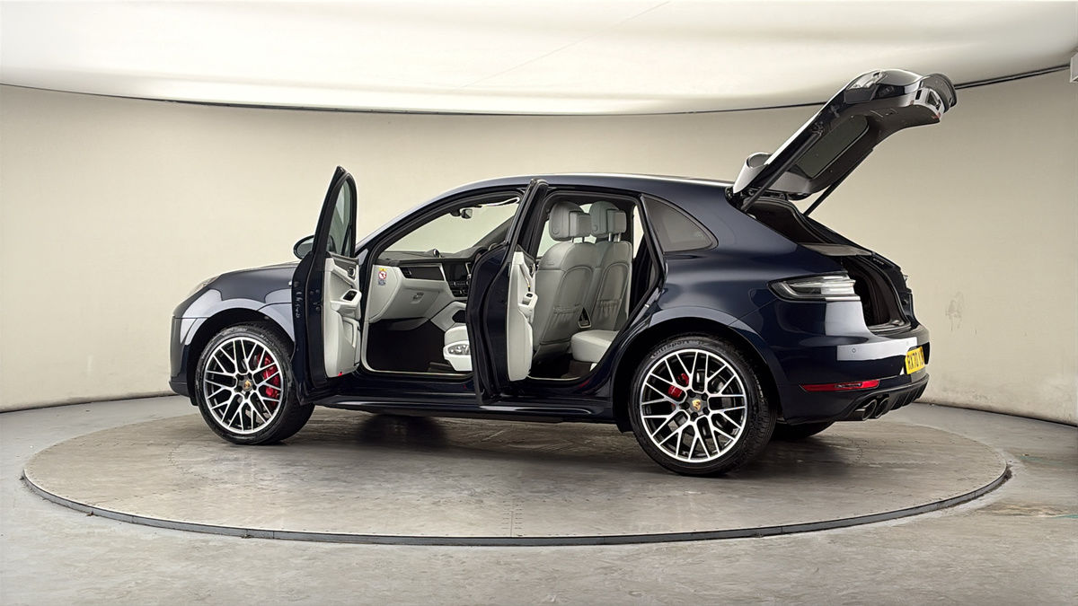 More views of Porsche Macan