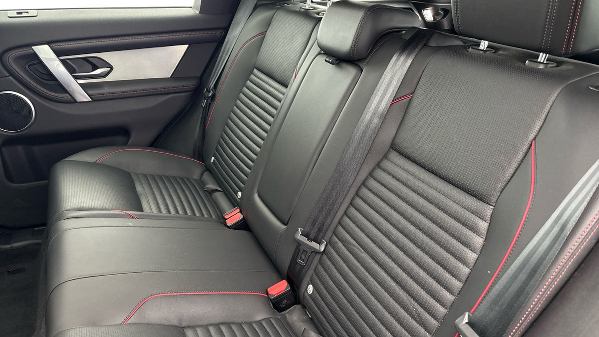 Land Rover Discovery Sport Image 8