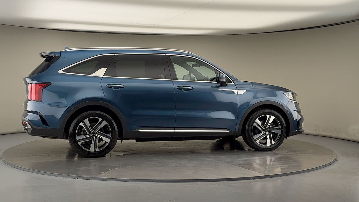 More views of Kia Sorento