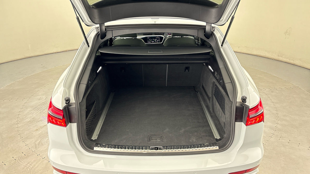 Audi A6 Avant Image 11