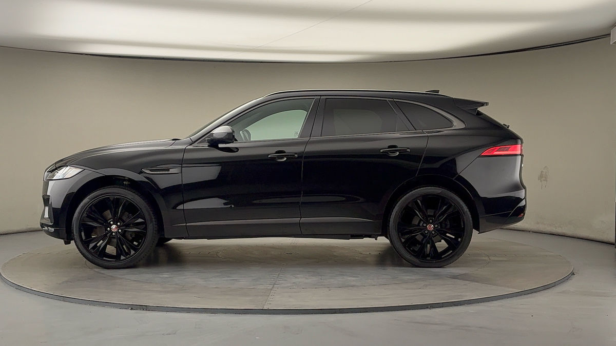 Jaguar F-PACE Image 15