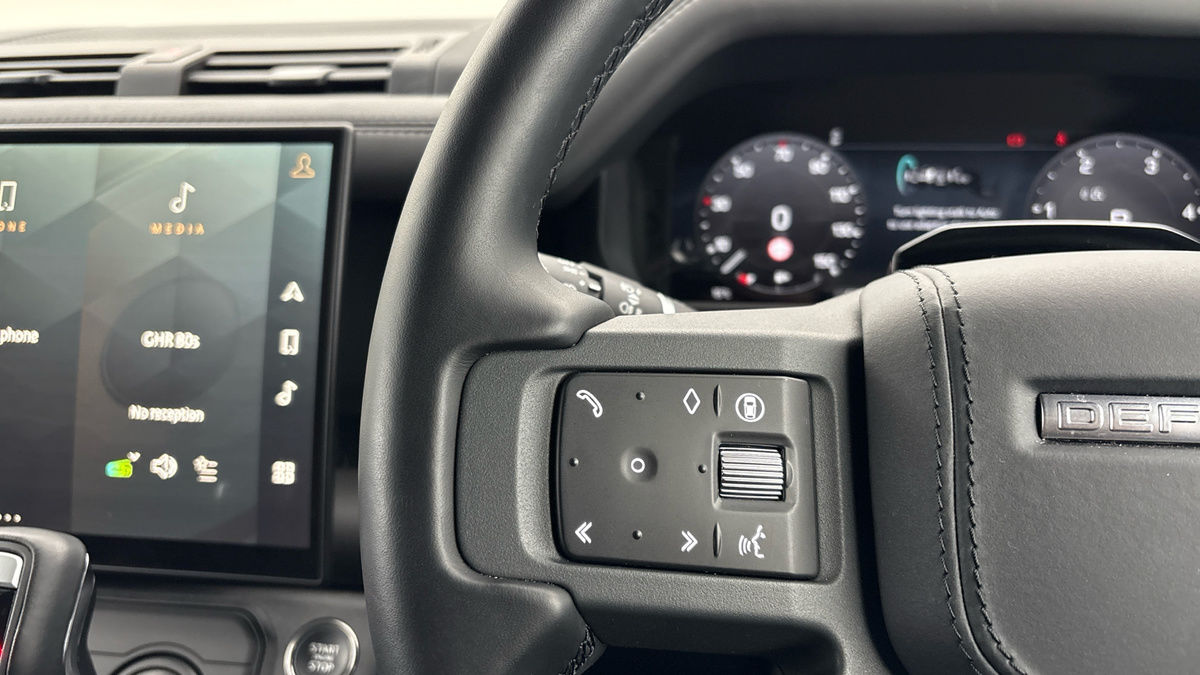 Land Rover Defender 110 Image 13