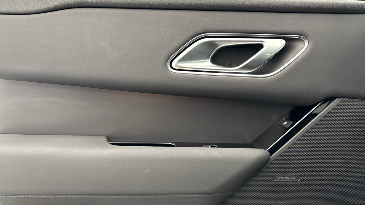 Land Rover Range Rover Velar Image 19