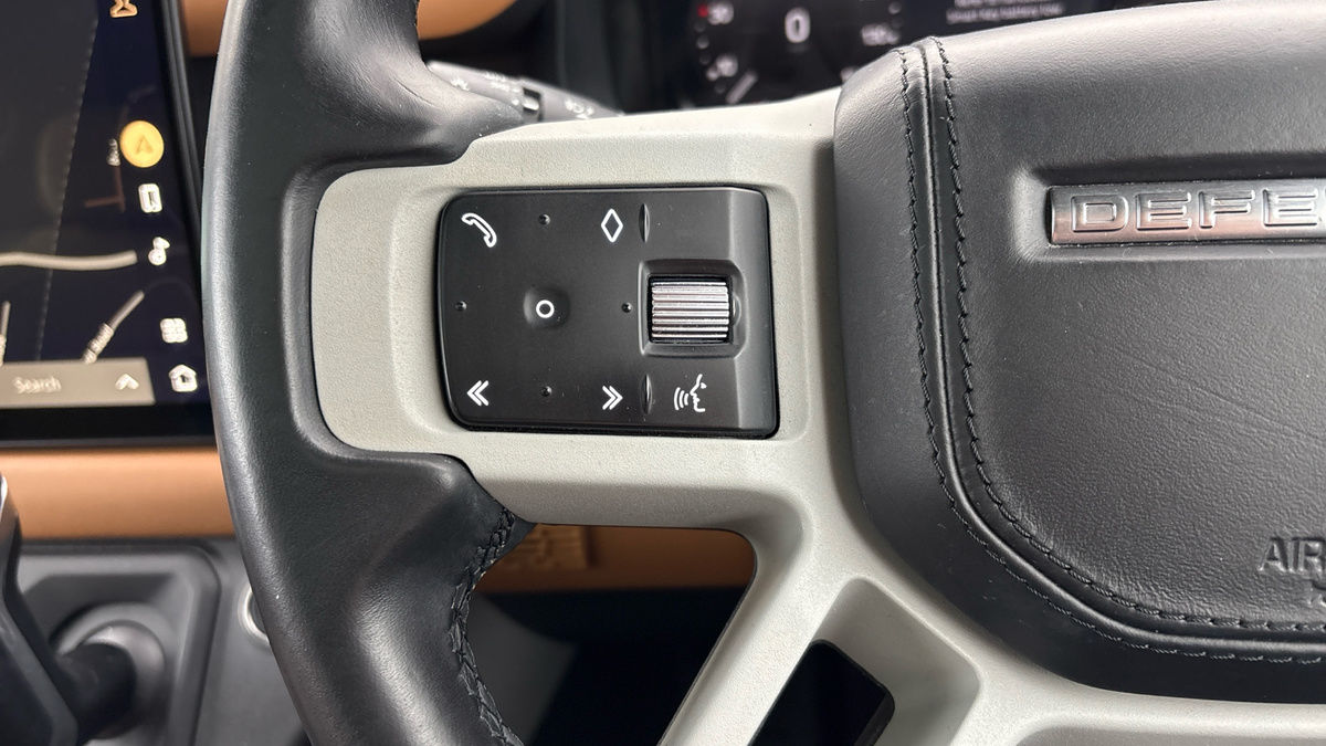 Land Rover Defender 90 Image 13