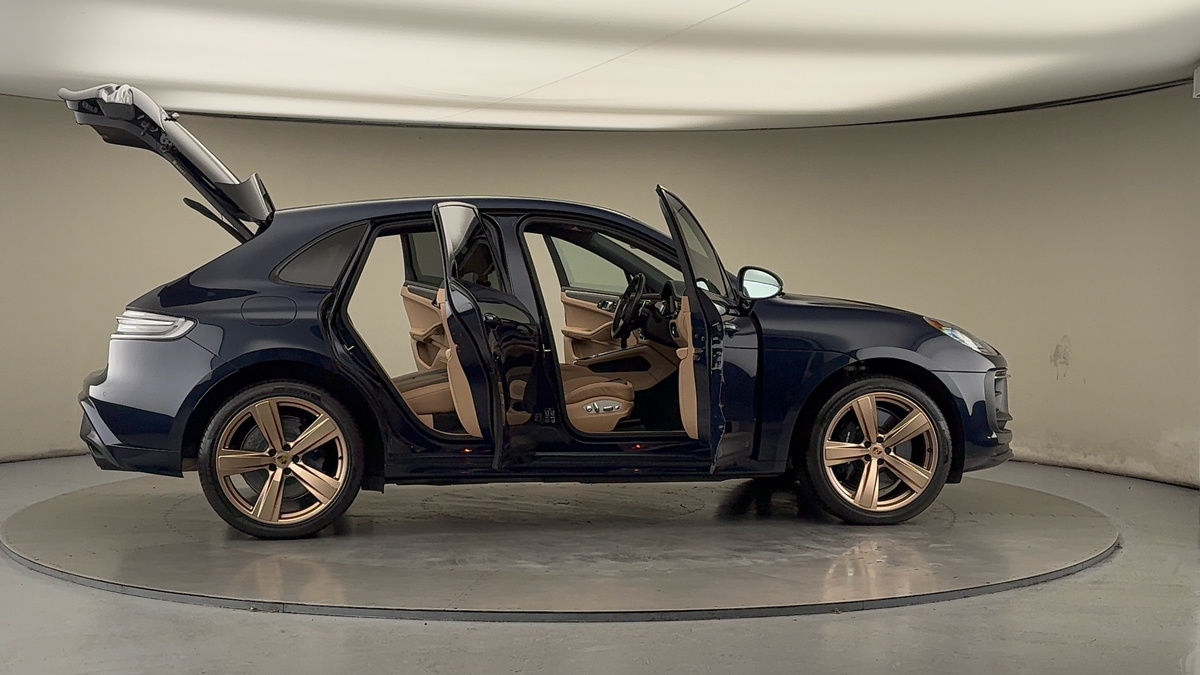 More views of Porsche Macan