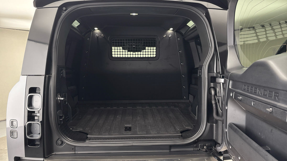 Land Rover Defender 90 Image 11