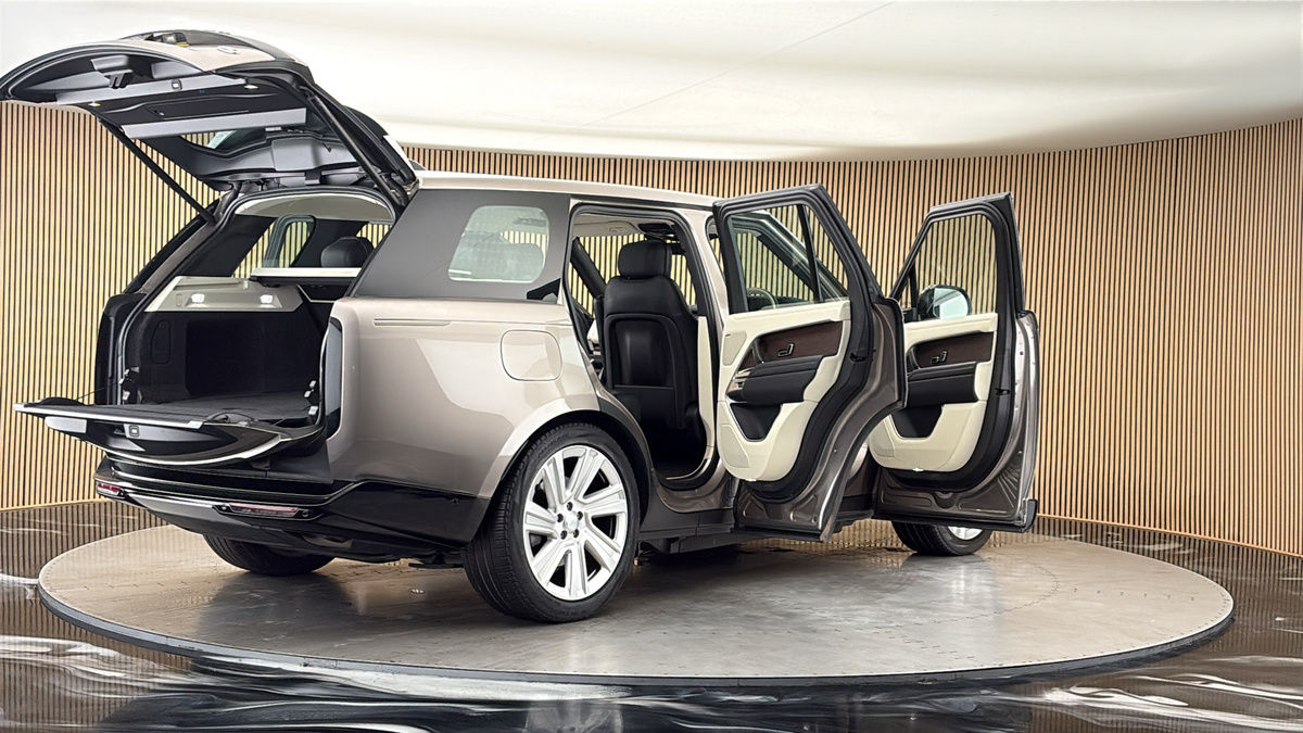 More views of Land Rover Range Rover