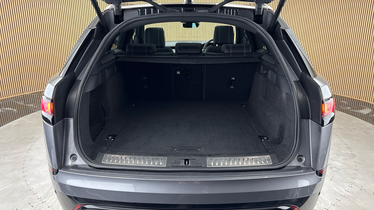Land Rover Range Rover Velar Image 11