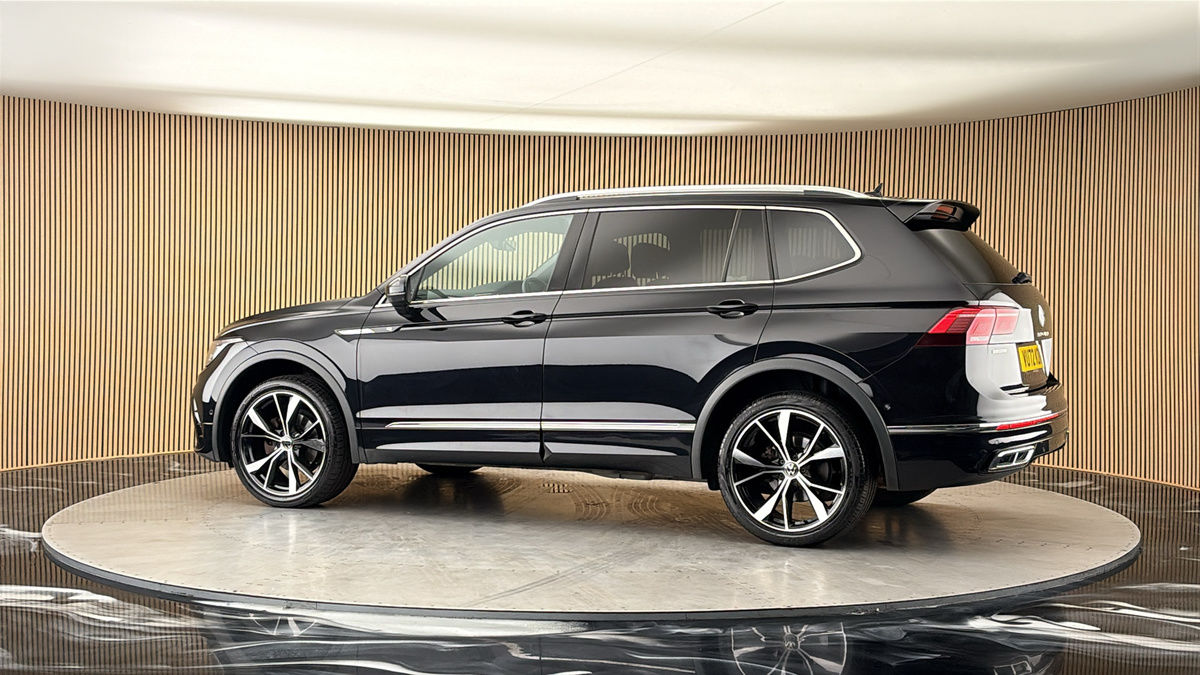 More views of Volkswagen Tiguan Allspace