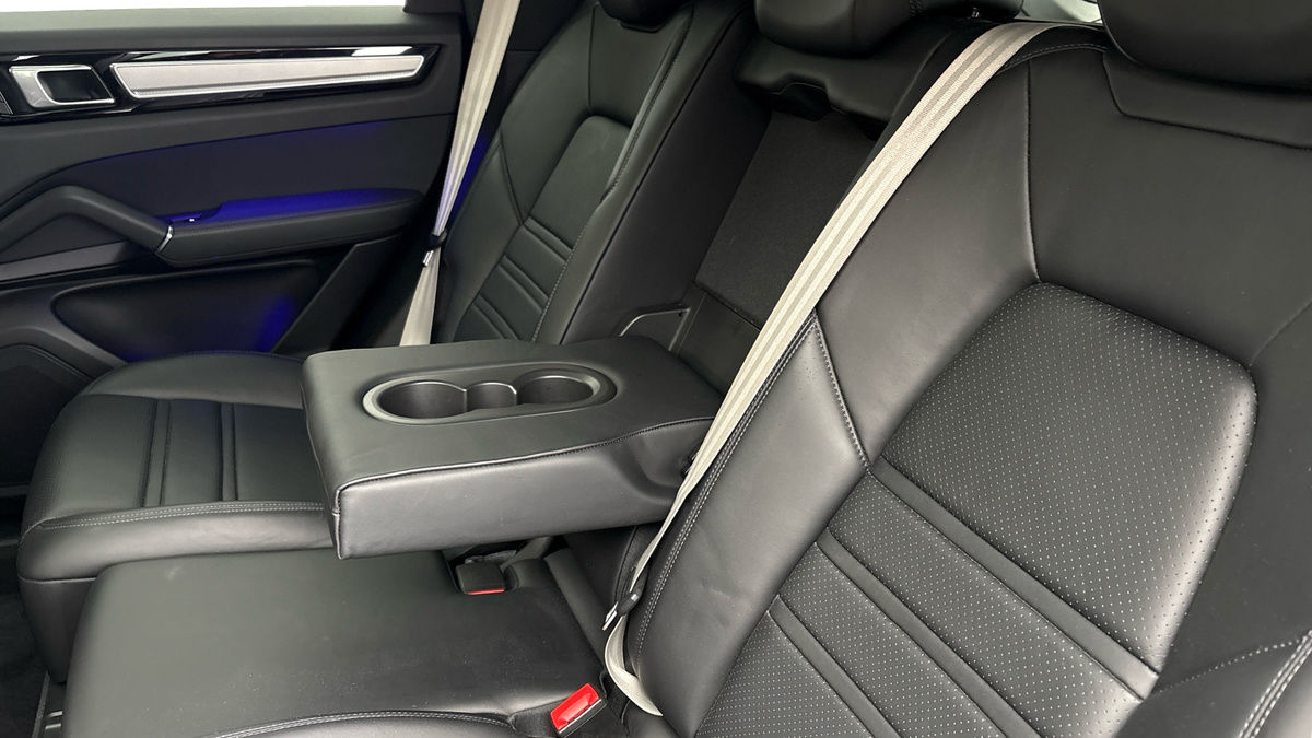 Porsche Cayenne Image 9