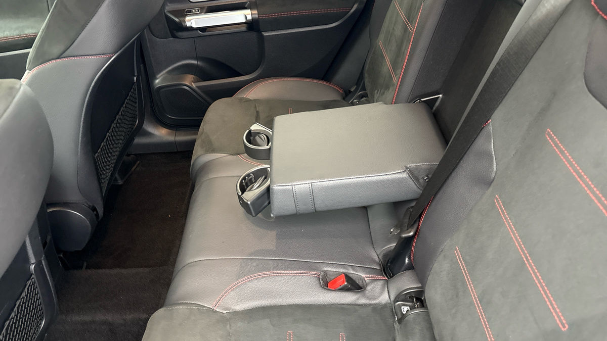 Mercedes-Benz GLB Image 9