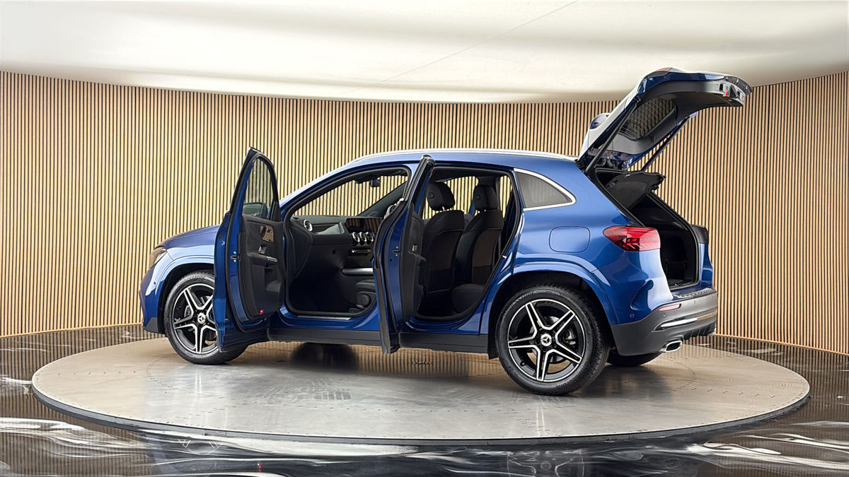 More views of Mercedes-Benz GLA