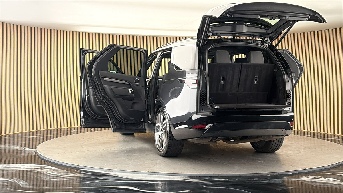 More views of Land Rover Discovery