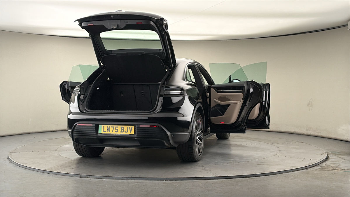 More views of Porsche Macan