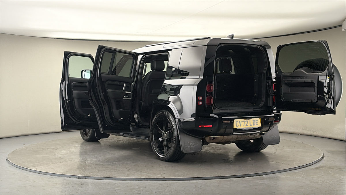 Land Rover Defender 110 Image 23