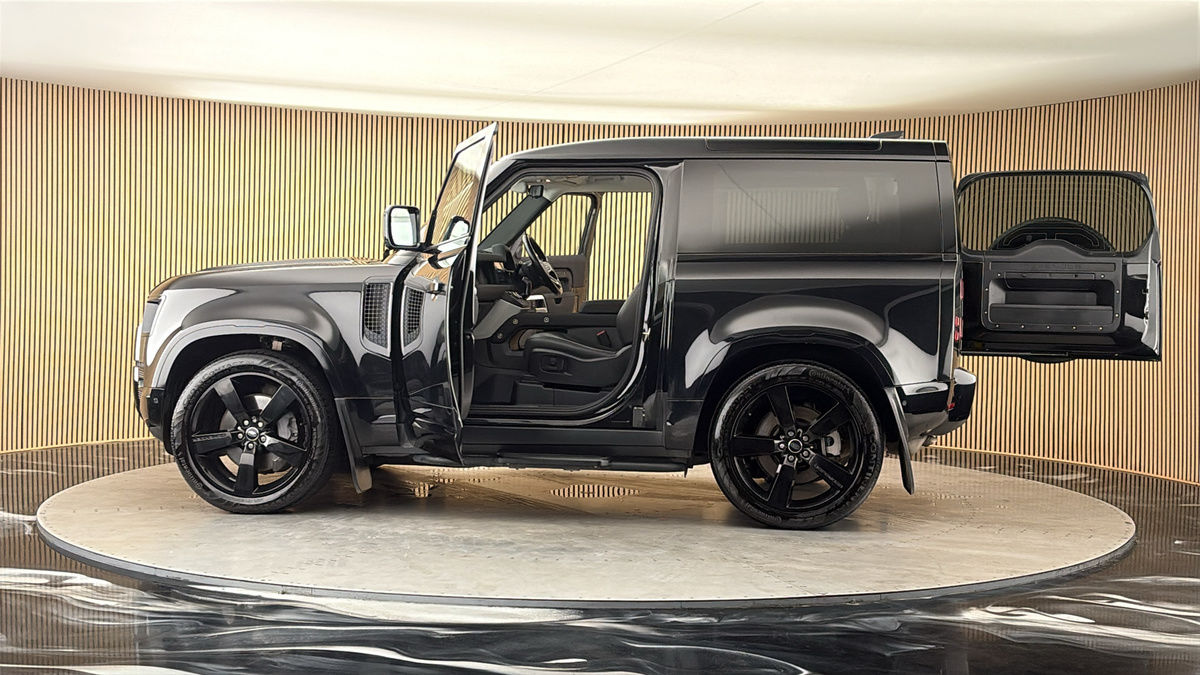 More views of Land Rover Defender 90