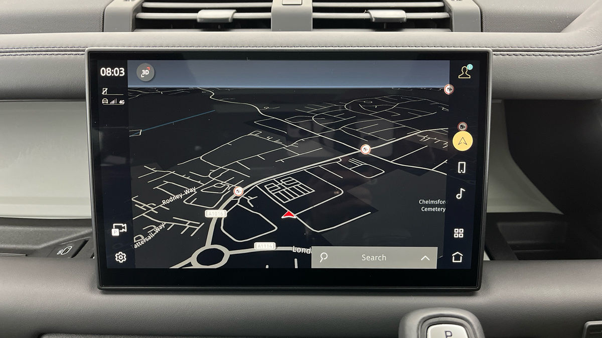 Land Rover Defender 110 Image 17