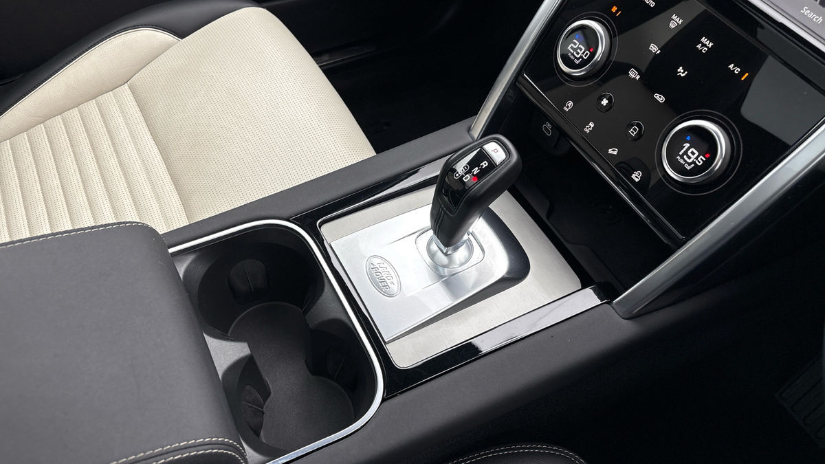 Land Rover Discovery Sport Image 18