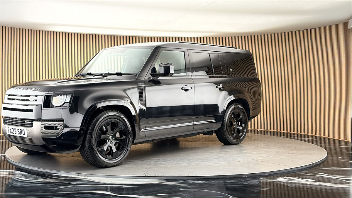 Land Rover Defender 130 Image 20
