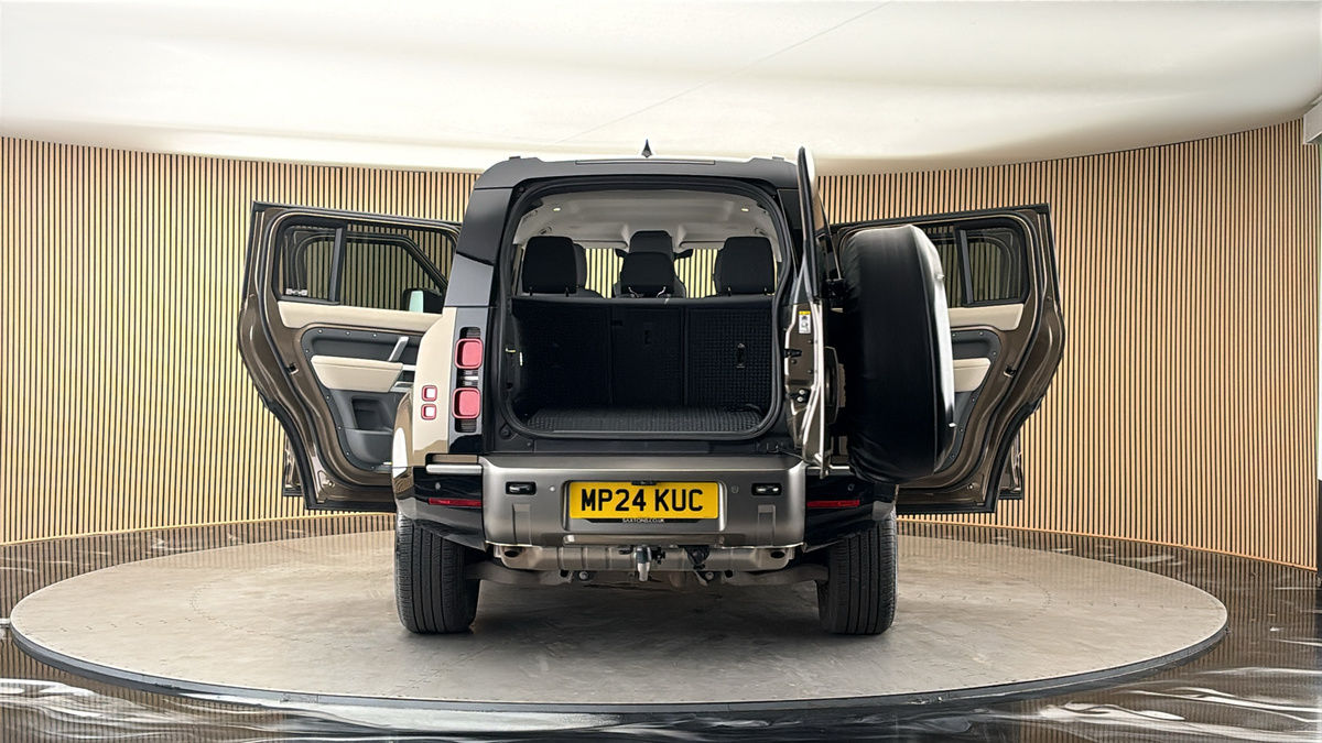More views of Land Rover Defender 110