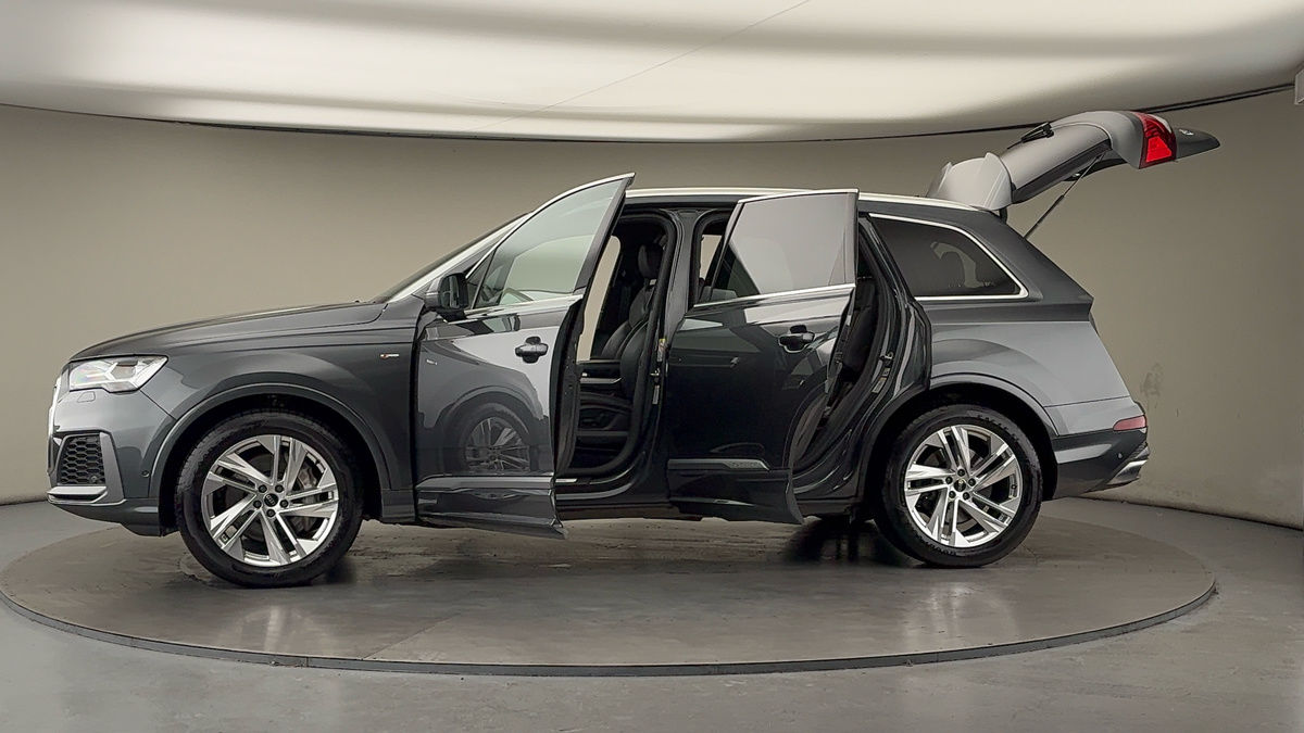 More views of Audi Q7