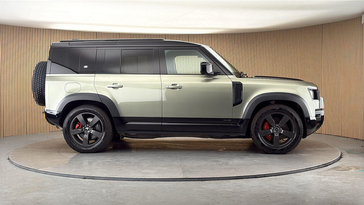 More views of Land Rover Defender 110