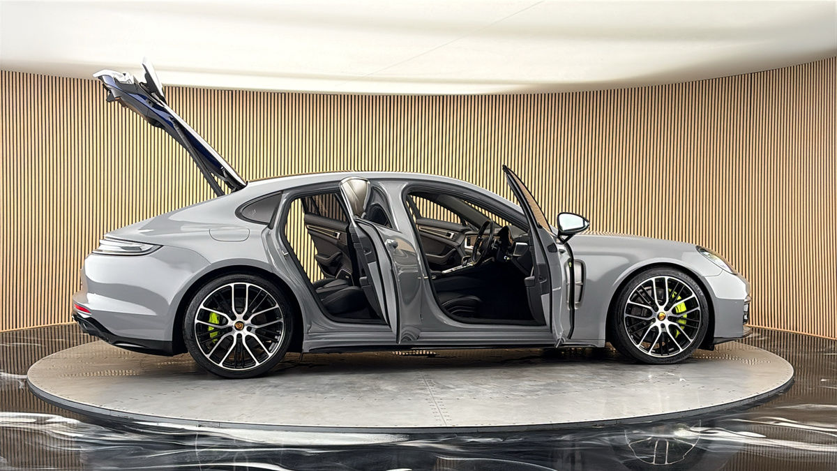 More views of Porsche Panamera