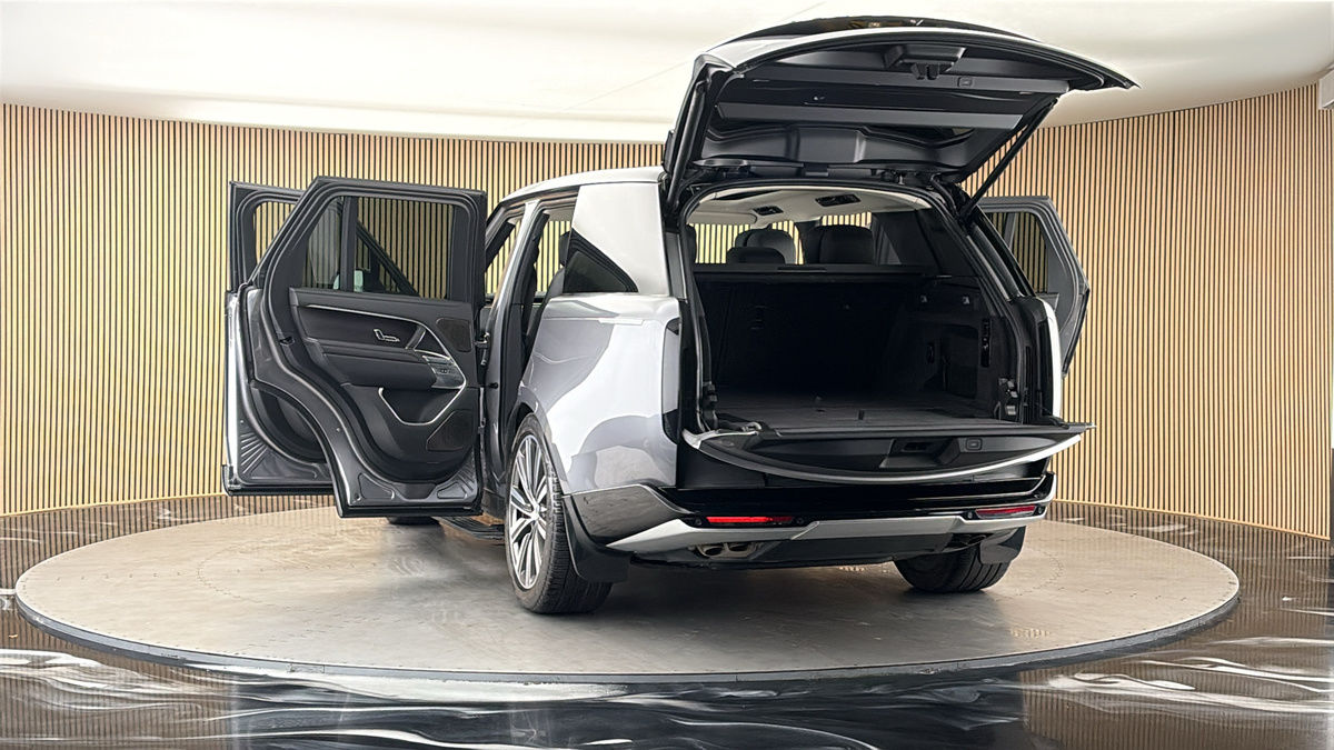 More views of Land Rover Range Rover