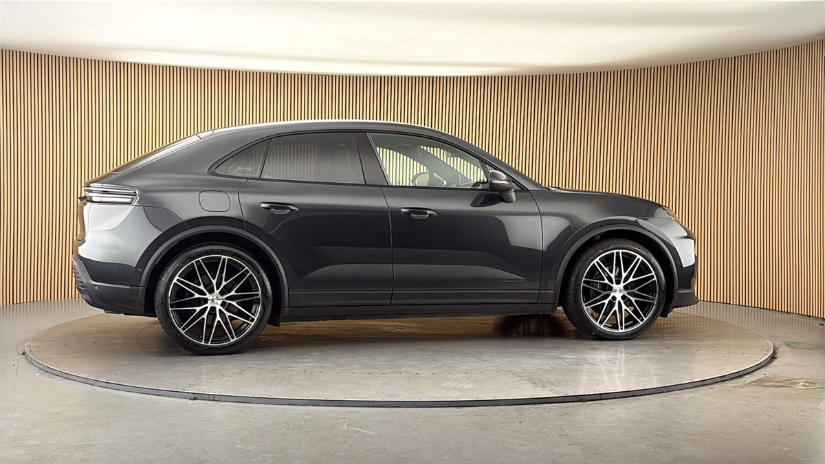 More views of Porsche Macan