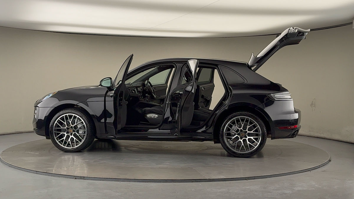 More views of Porsche Macan