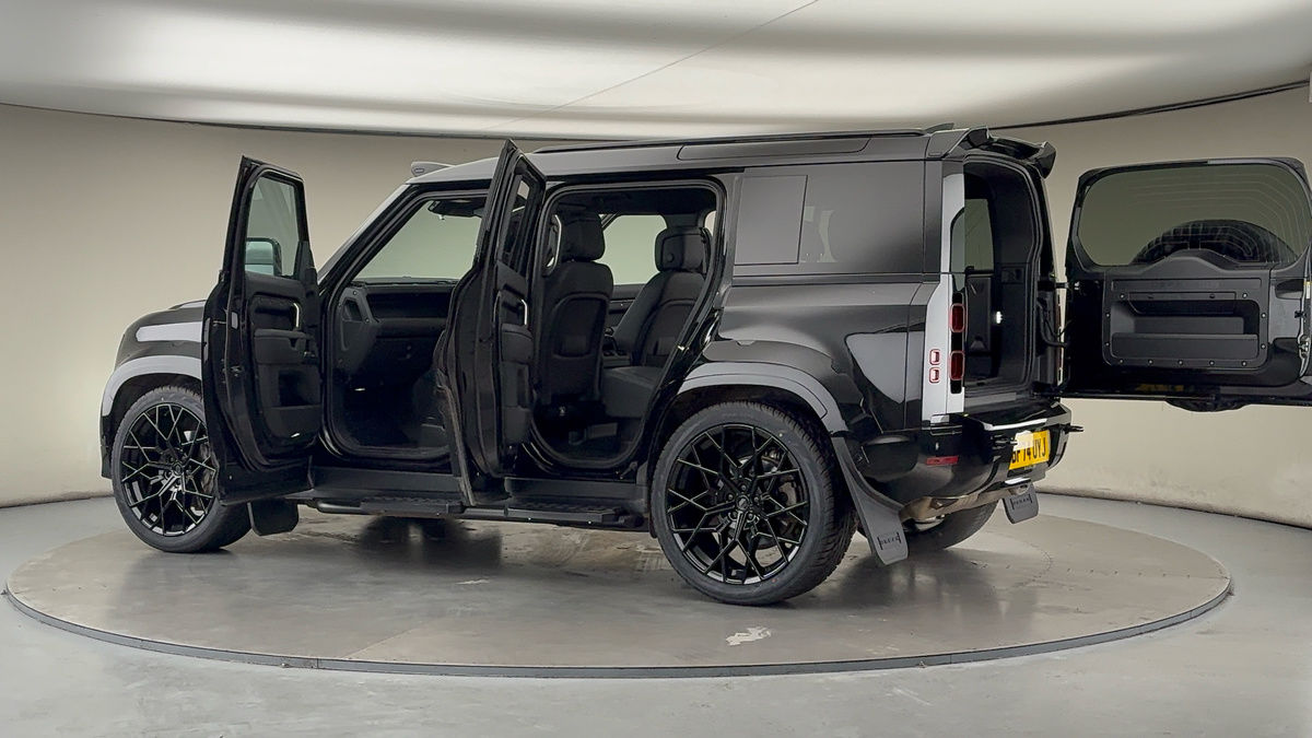More views of Land Rover Defender 110