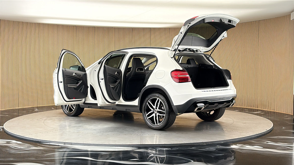 More views of Mercedes-Benz GLA