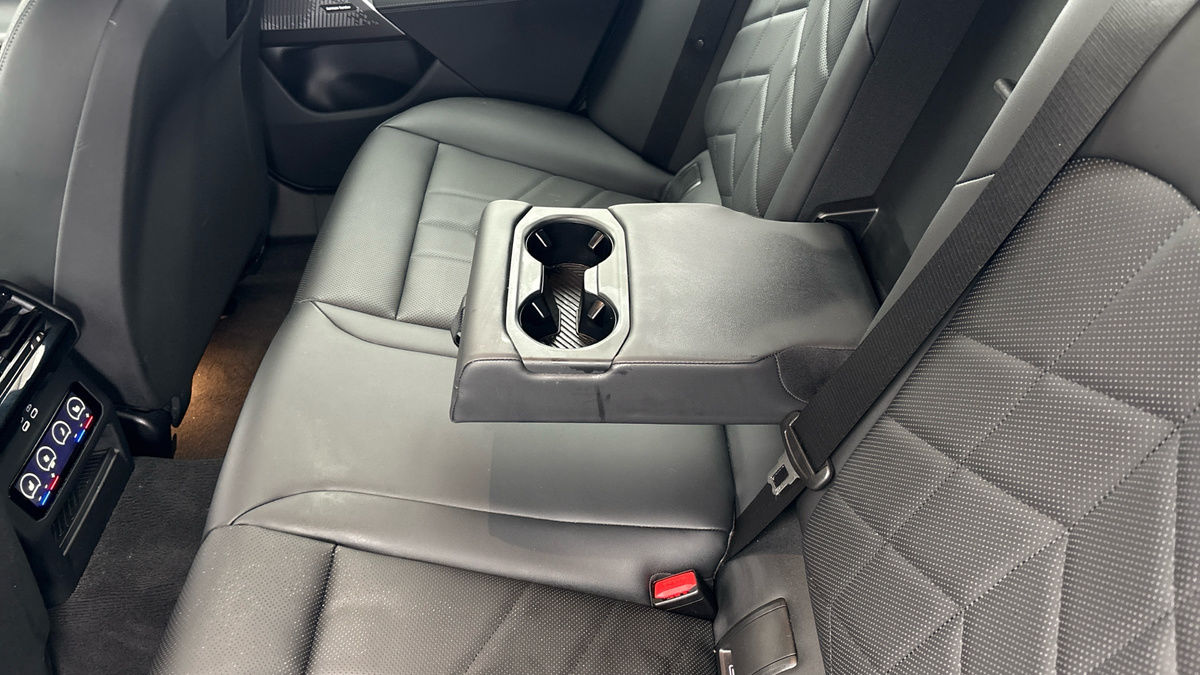 BMW 5 Series Image 9