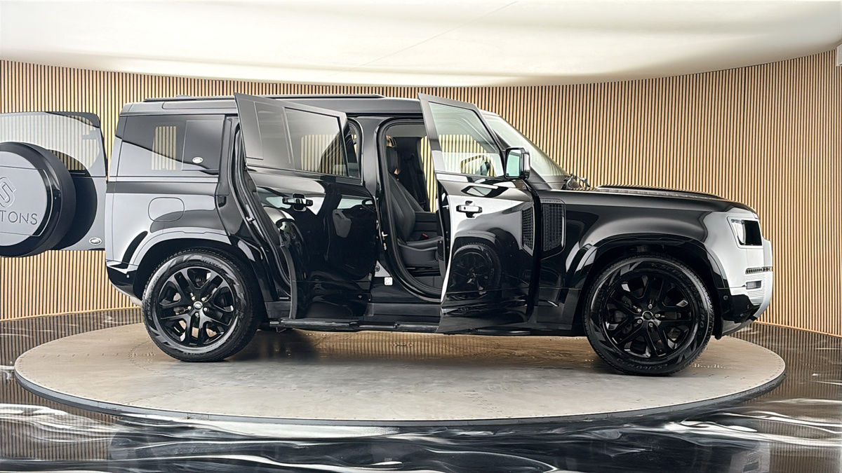 More views of Land Rover Defender 110