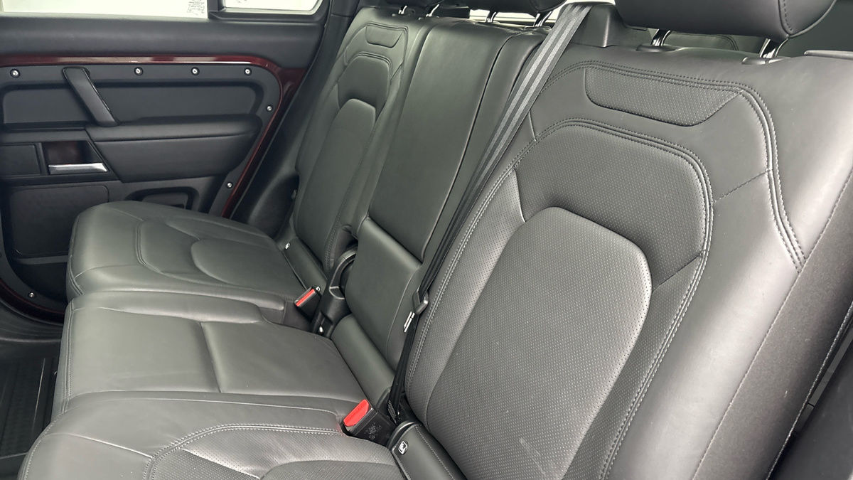 Land Rover Defender 130 Image 8