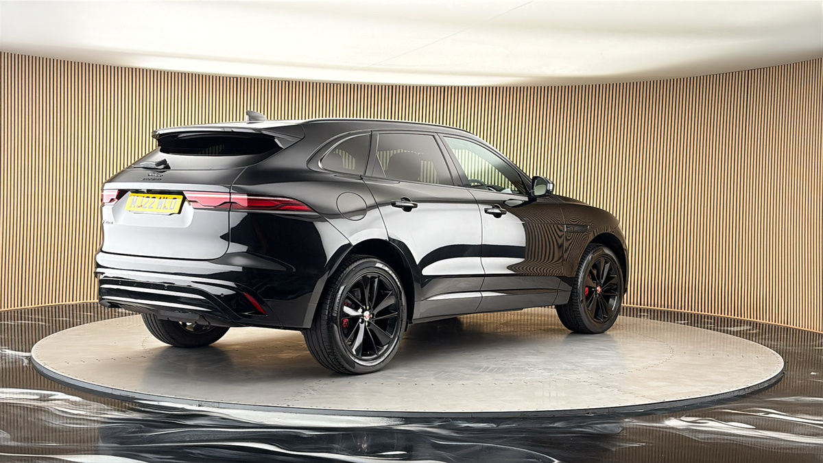 Jaguar F-PACE Image 21