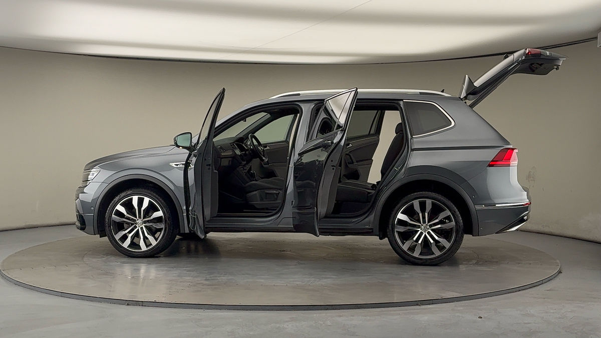 More views of Volkswagen Tiguan Allspace