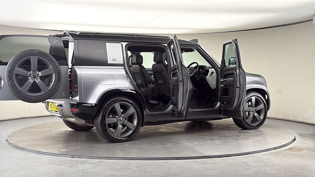 More views of Land Rover Defender 110