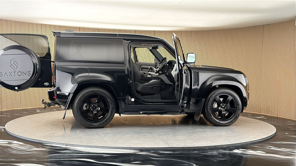 More views of Land Rover Defender 90