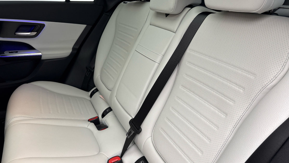 Mercedes-Benz GLC Image 8