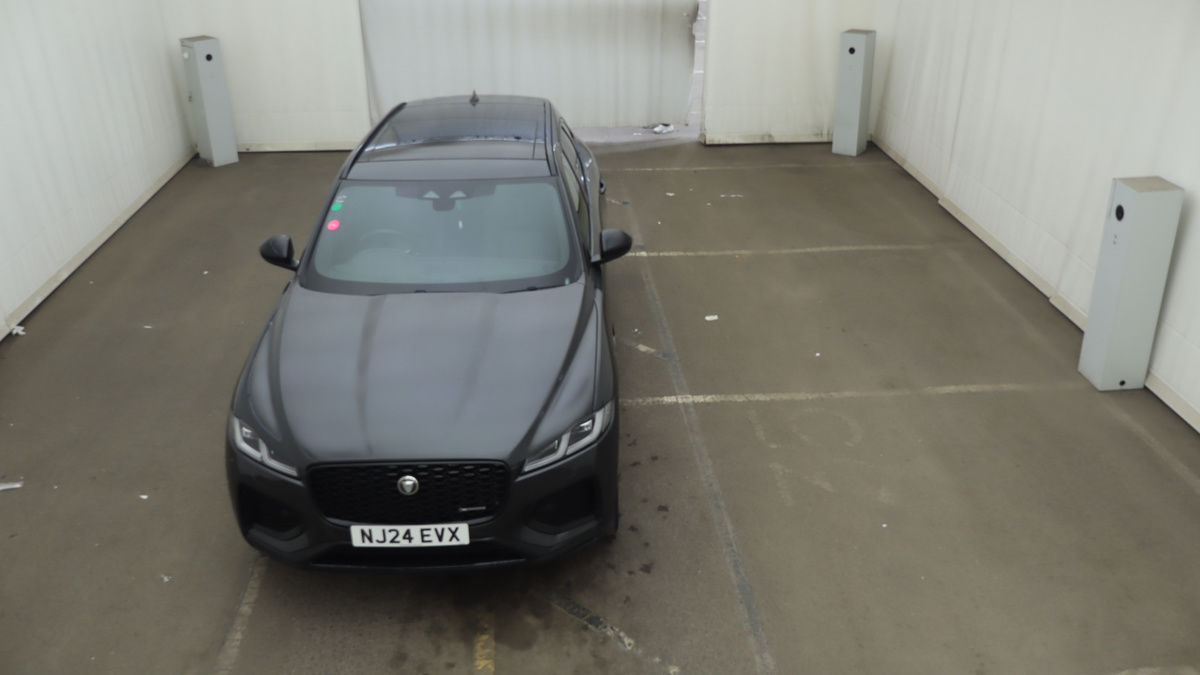 Jaguar F-PACE Image 7