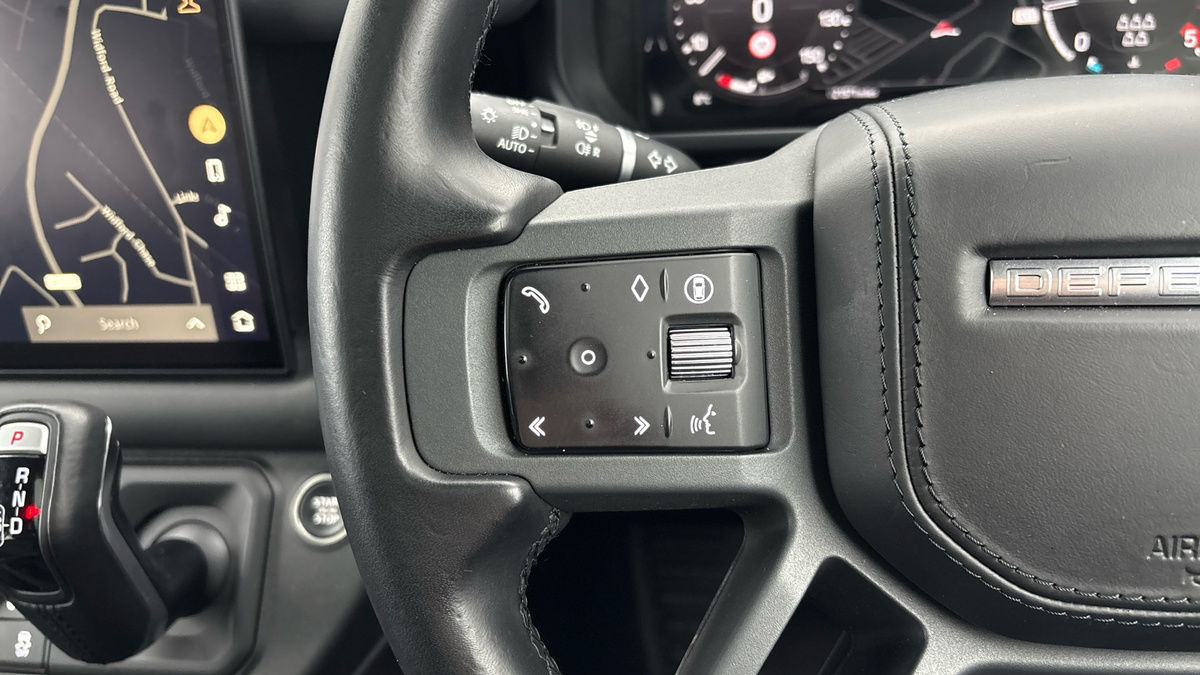 Land Rover Defender 110 Image 13