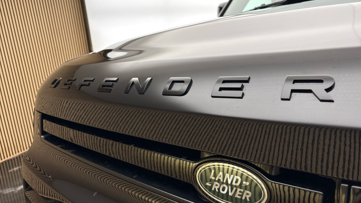 Land Rover Defender 90 Image 24