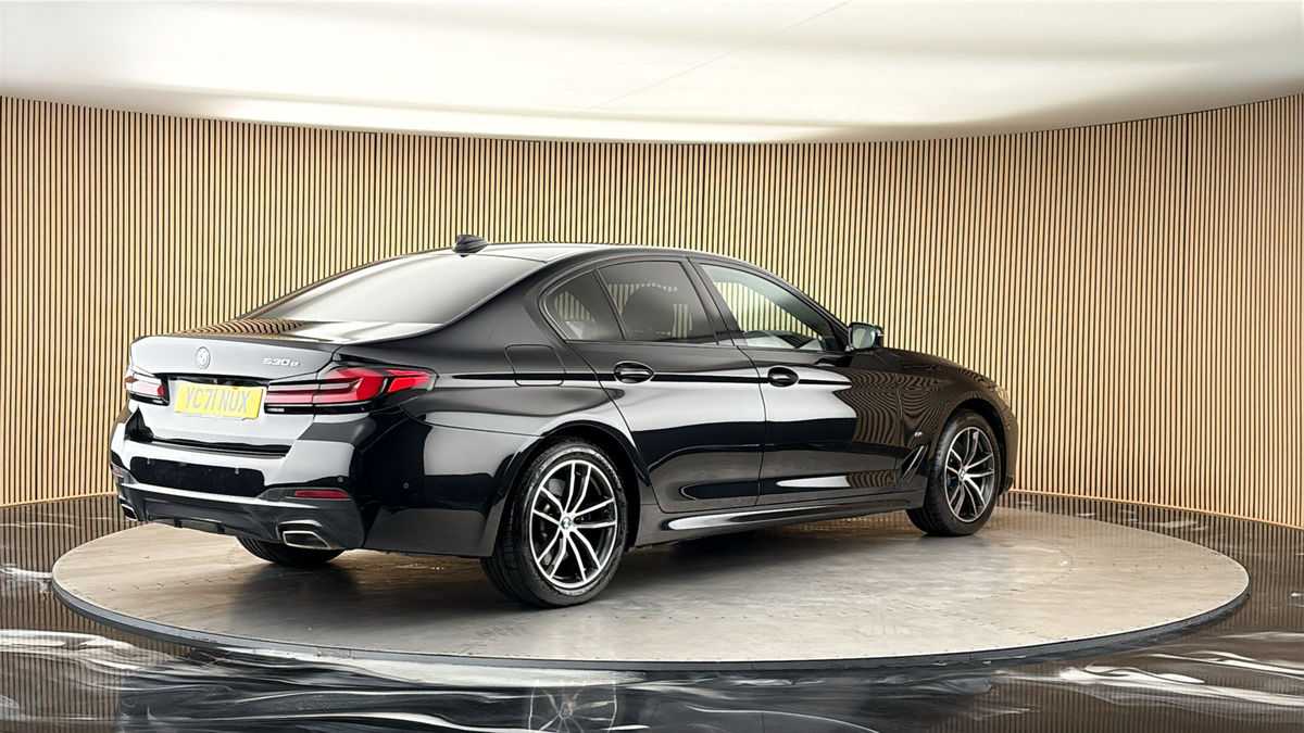 BMW 5 Series Image 21