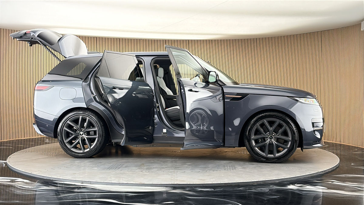 More views of Land Rover Range Rover Sport
