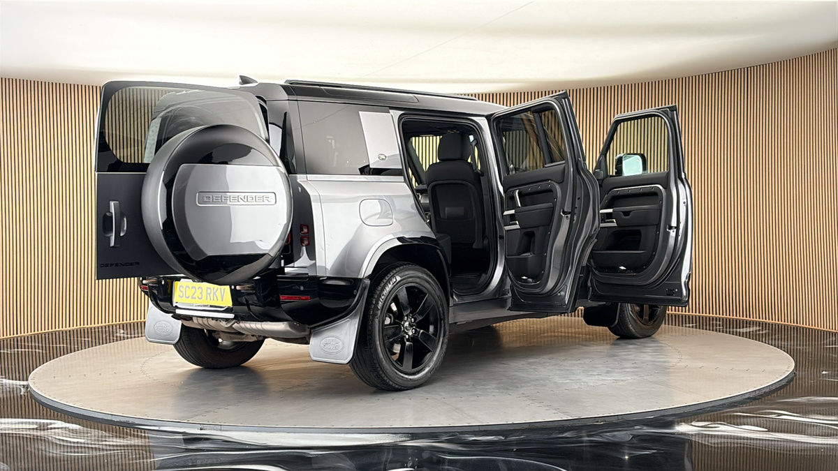 More views of Land Rover Defender 110
