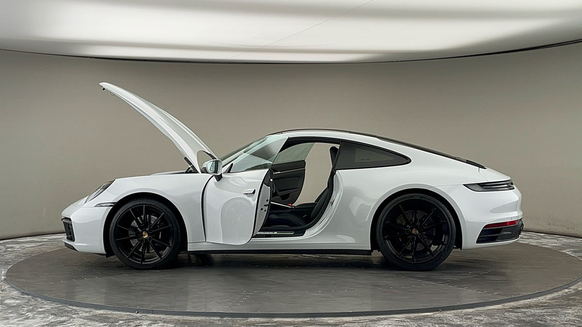 More views of Porsche 911